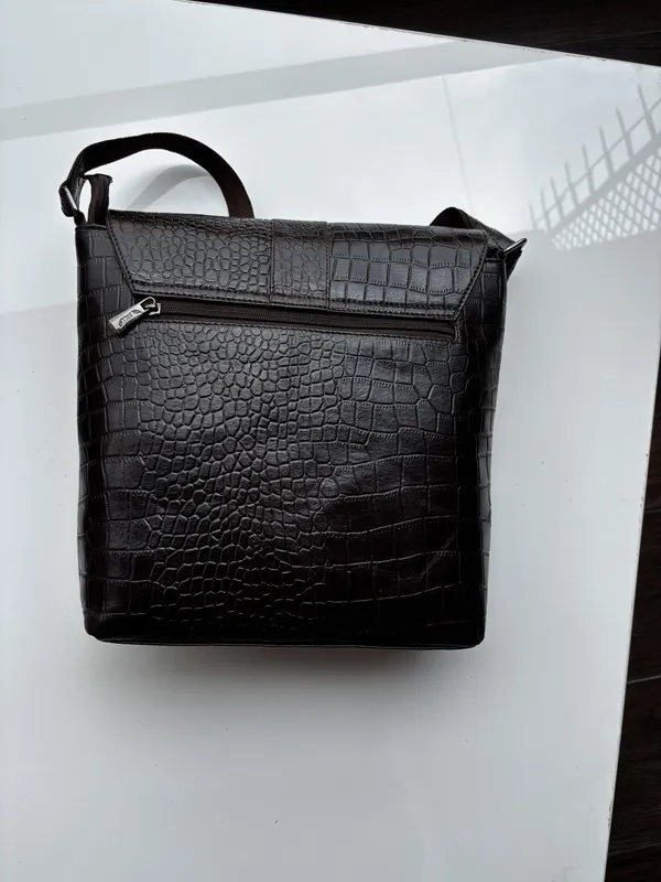 Black_Genuine_Leather_Crossbody_Sling_Bag_For_Unisex