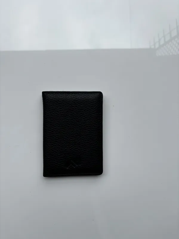 Black_Genuine_Leather_Passport_Holder_For_Travel