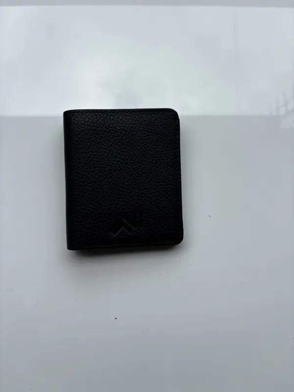 Black_Genuine_Leather_Bifold_Wallet_For_Men