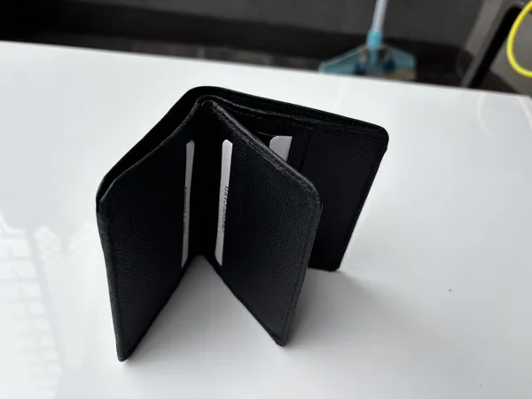 Black_Genuine_Leather_Bifold_Wallet_For_Men