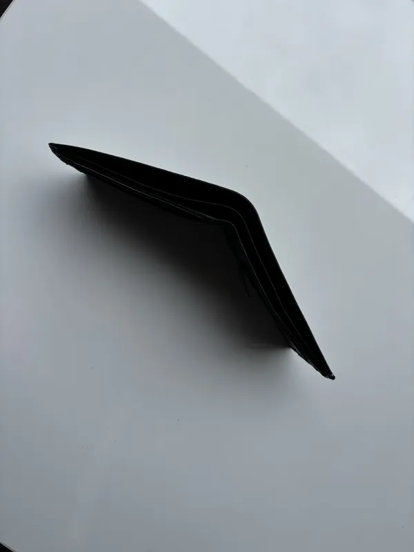 Black_Genuine_Leather_Bi-Fold_Wallet_For_Men