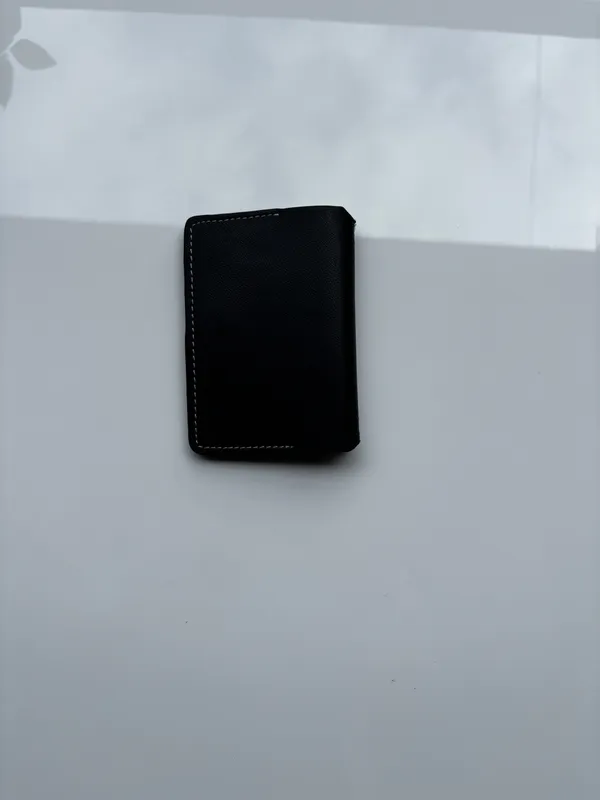 Black_Genuine_Leather_Bifold_Wallet_For_Men