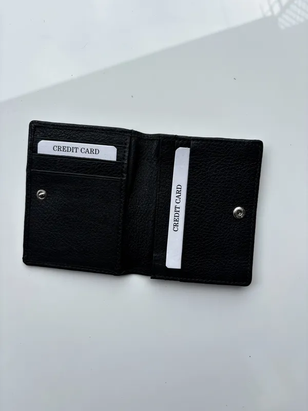 Black_Genuine_Leather_Bi-Fold_Wallet_For_Men
