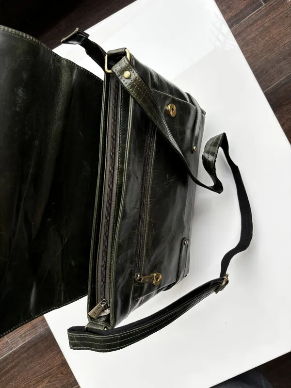 Green_Genuine_Leather_Messenger_Bag_For_Men