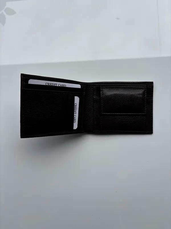 Brown_Genuine_Leather_Bifold_Wallet_For_Men