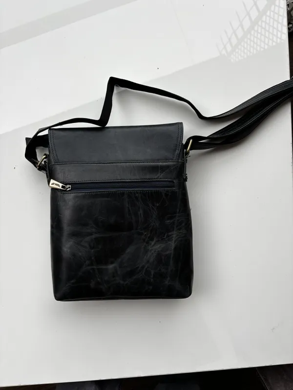 Black_Genuine_Leather_Crossbody_Sling_Bag_For_Men