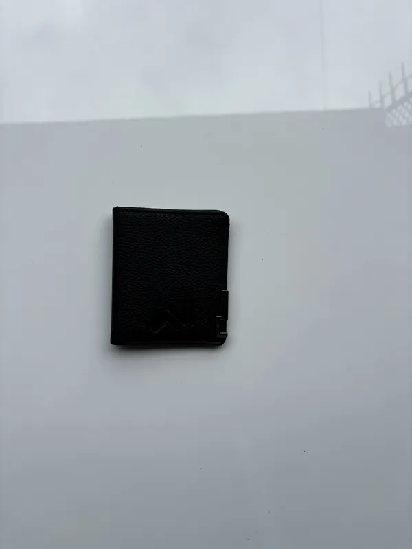 Black_Genuine_Leather_Bi-Fold_Card_Wallet_For_Men