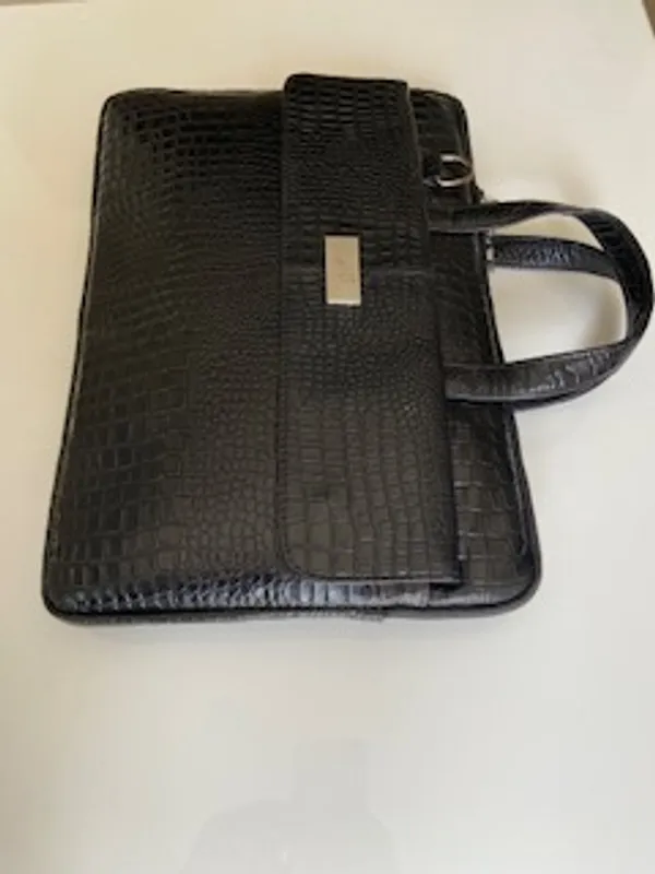 Black_Vegan_Leather_Laptop_Bag_For_Office