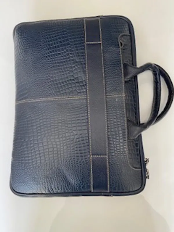 Navy_Vegan_Leather_Laptop_Bag_For_Office