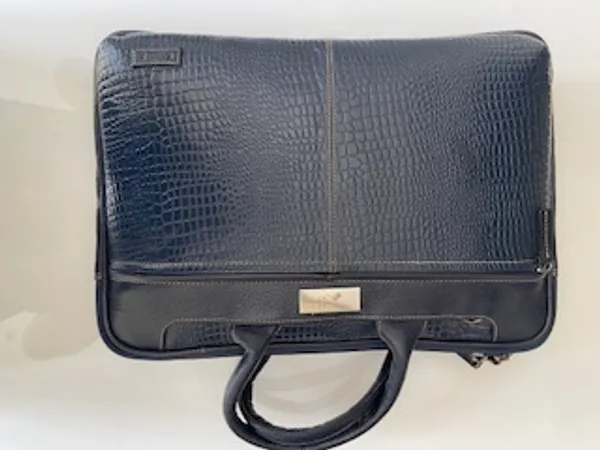 Navy_Vegan_Leather_Laptop_Bag_For_Office