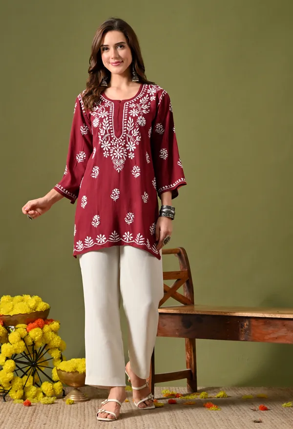 Syrish_Women's_Onion_Pink_Hand_Embroidered_Lucknow_Chikankari_Rayon_Straight_Kurti