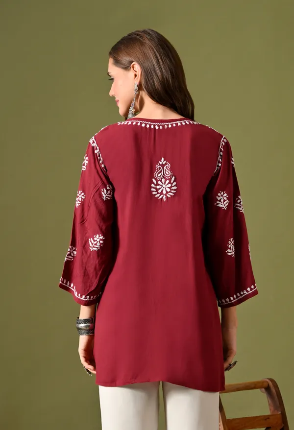 Syrish_Women's_Onion_Pink_Hand_Embroidered_Lucknow_Chikankari_Rayon_Straight_Kurti
