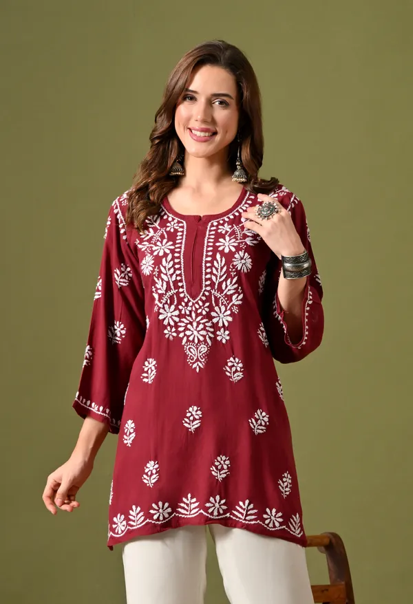 Syrish_Women's_Onion_Pink_Hand_Embroidered_Lucknow_Chikankari_Rayon_Straight_Kurti
