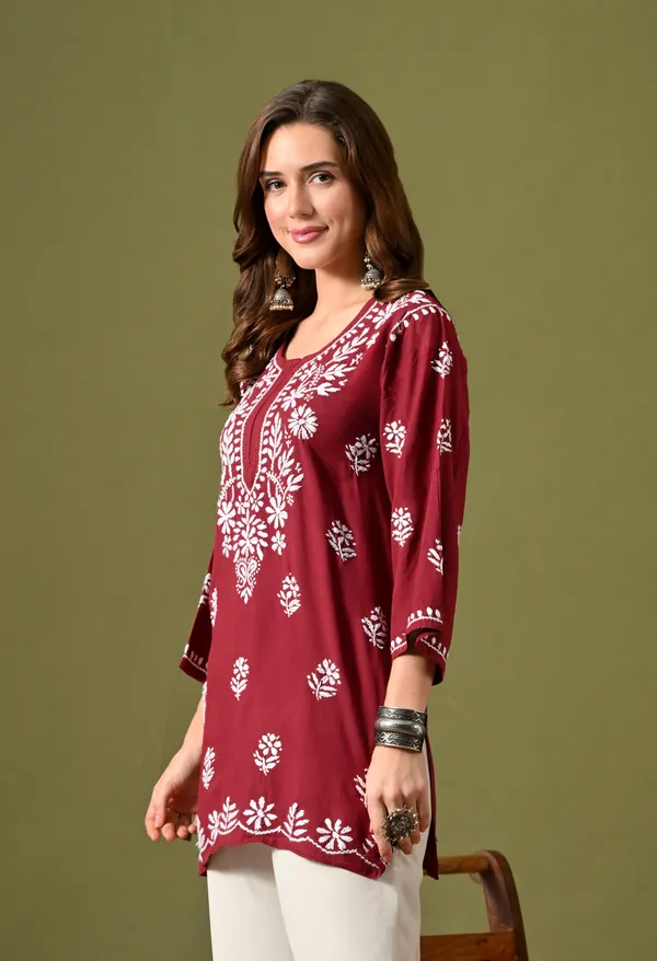 Syrish_Women's_Onion_Pink_Hand_Embroidered_Lucknow_Chikankari_Rayon_Straight_Kurti