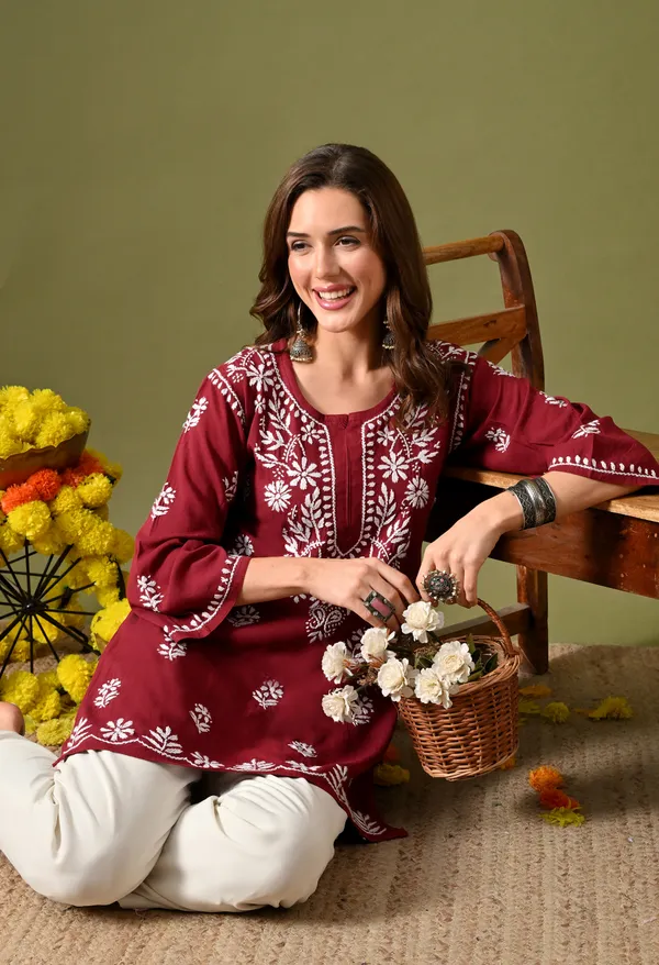Syrish_Women's_Onion_Pink_Hand_Embroidered_Lucknow_Chikankari_Rayon_Straight_Kurti
