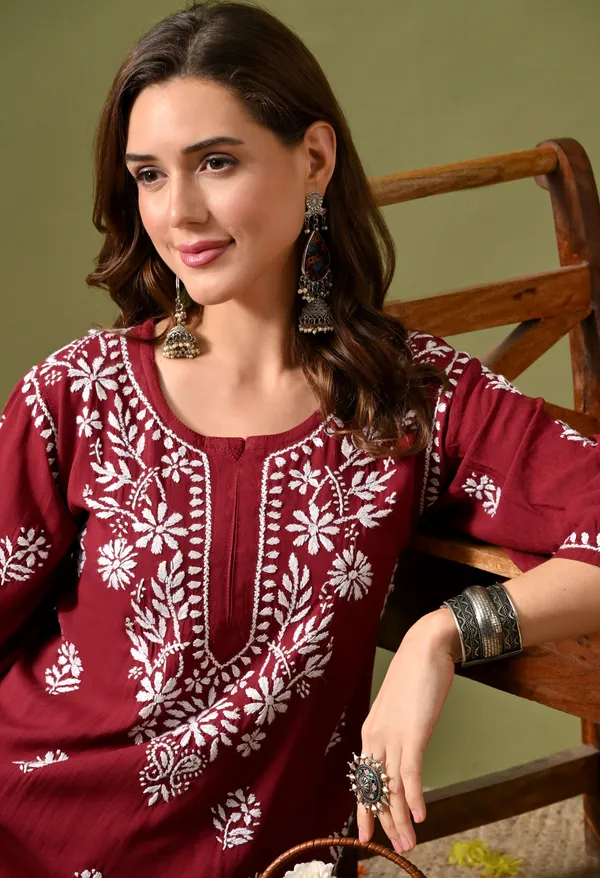 Syrish_Women's_Onion_Pink_Hand_Embroidered_Lucknow_Chikankari_Rayon_Straight_Kurti