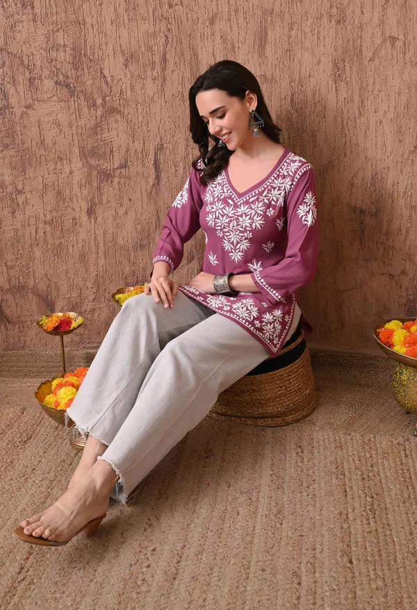 Onion_Pink_Elegant_Hand-Embroidered_Chikankari_Floral_Lucknowi_Kurti