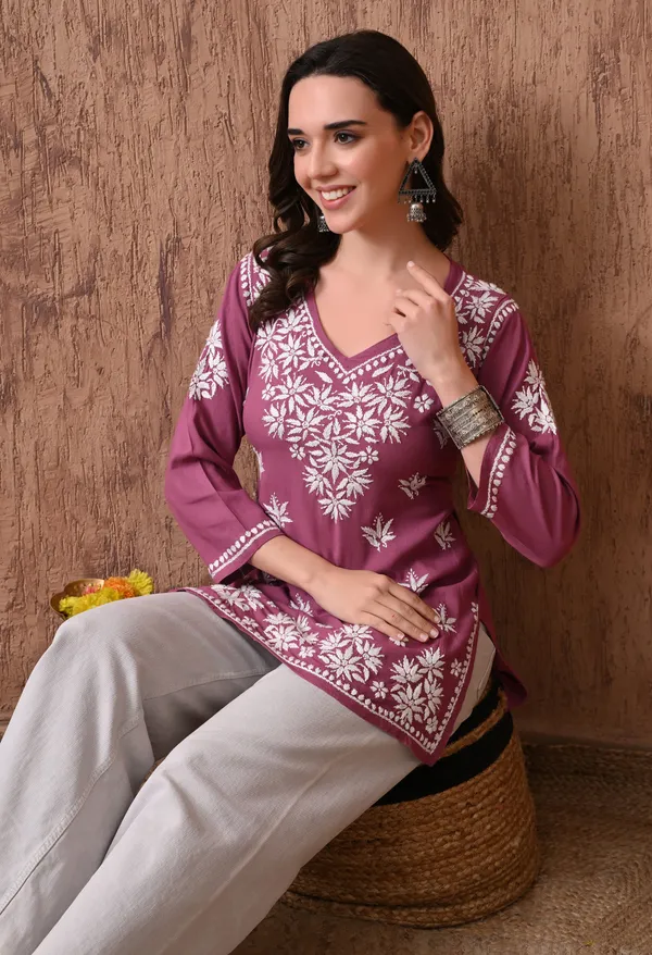 Onion_Pink_Elegant_Hand-Embroidered_Chikankari_Floral_Lucknowi_Kurti