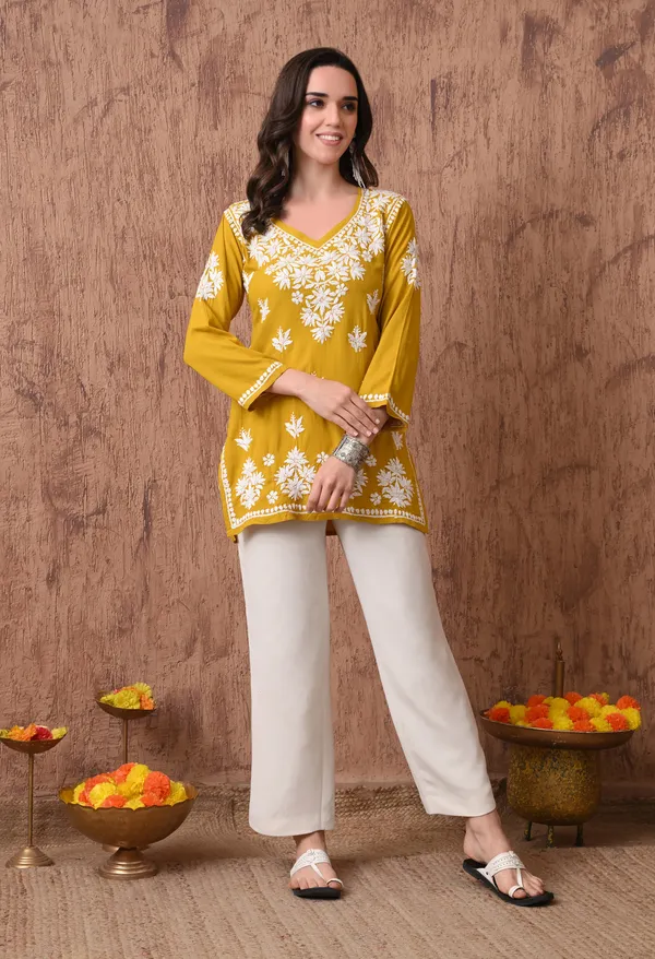 Yellow_Elegant_Hand-Embroidered_Chikankari_Floral_Lucknowi_Kurti
