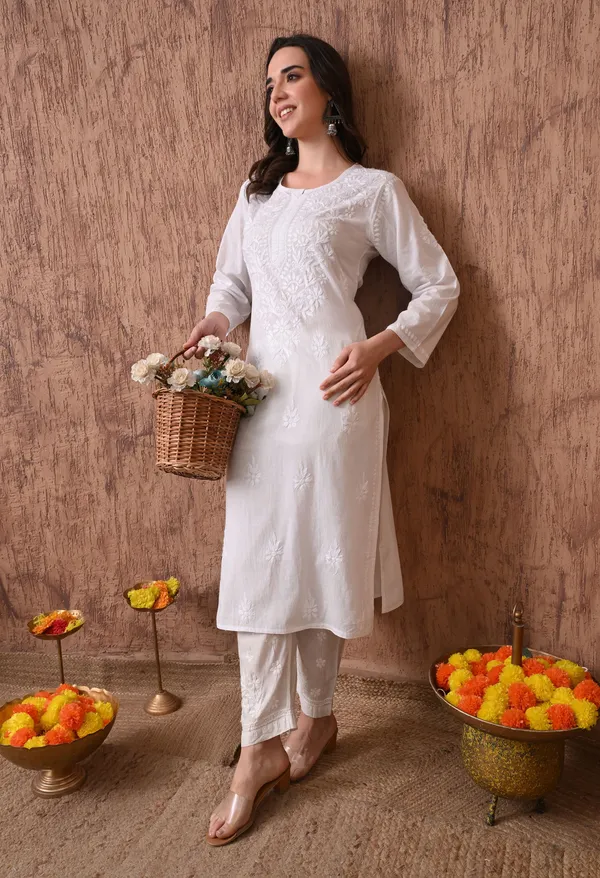 Women_Classic_Lucknowi_Chikankari_Ethnic_Hand_Embroidered_Straight_Kurta