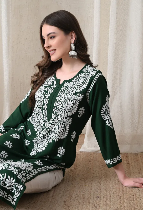 Green_&_White_Hand-Embroidered_Chikankari_Rayon_Straight_Kurta