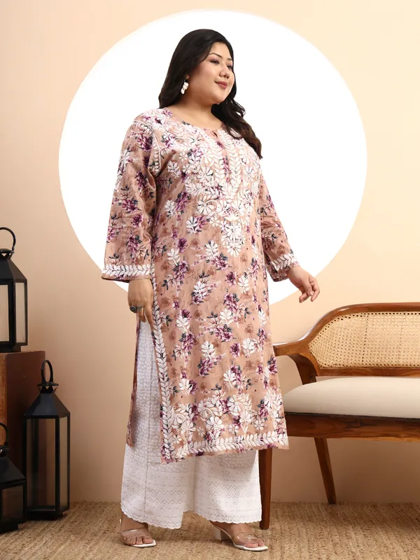Women_Peach_Floral_Hand-Embroidered_Chikankari_Mulmul_Kurta