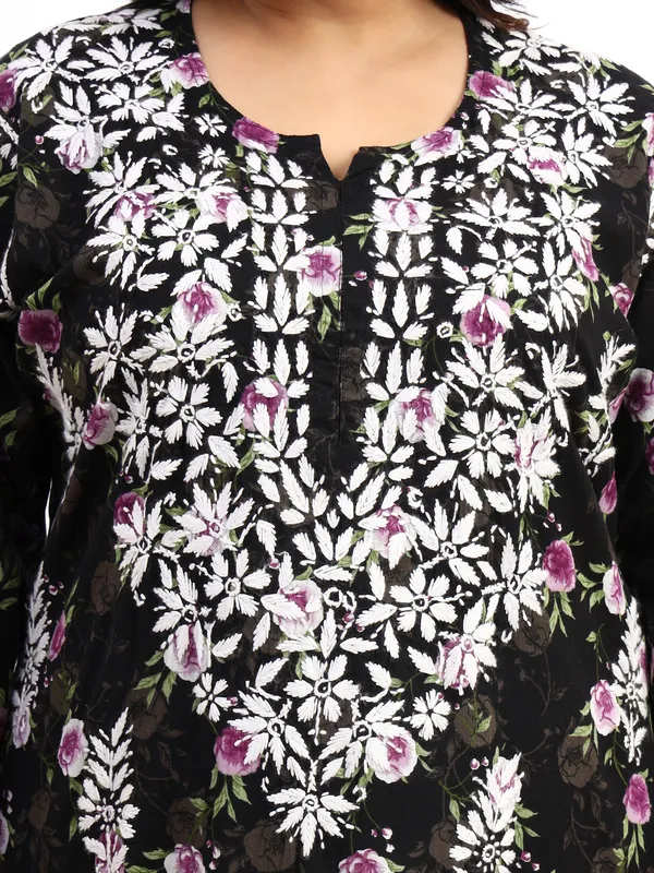 Women_Black_Floral_Hand-Embroidered_Chikankari_Mulmul_Kurta