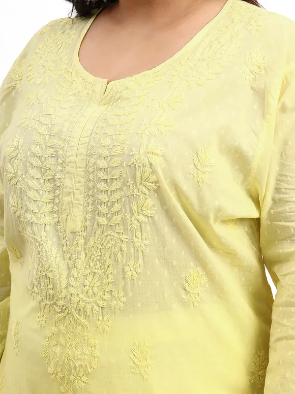 Yellow_Ombre_Dobby_Cotton_Plus_Size_Hand_Embroidered_Chikankari_Kurta