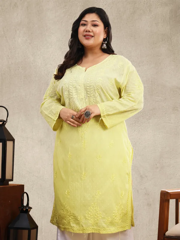 Yellow_Ombre_Dobby_Cotton_Plus_Size_Hand_Embroidered_Chikankari_Kurta