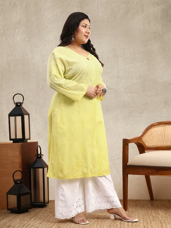 Yellow_Ombre_Dobby_Cotton_Plus_Size_Hand_Embroidered_Chikankari_Kurta