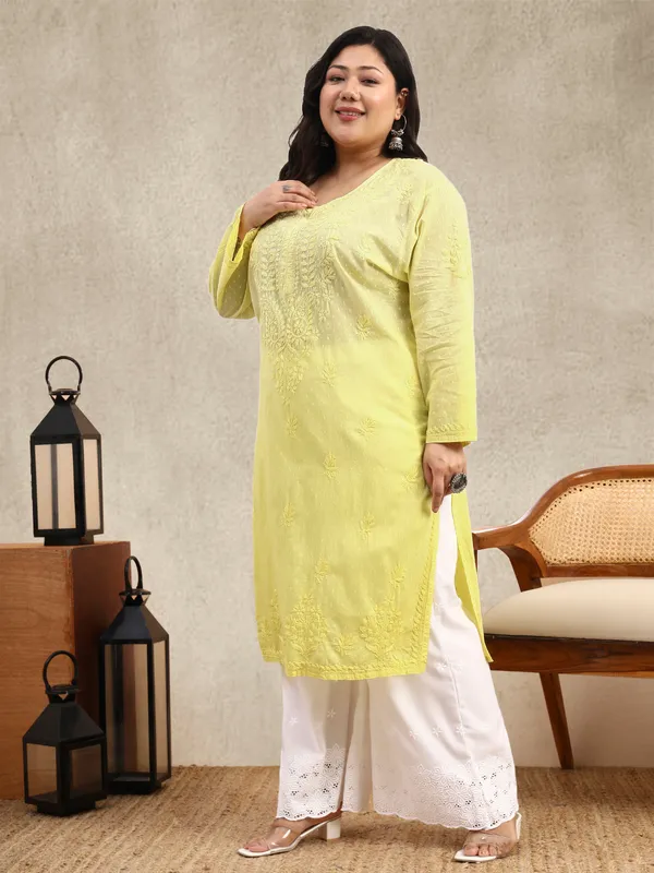 Yellow_Ombre_Dobby_Cotton_Plus_Size_Hand_Embroidered_Chikankari_Kurta