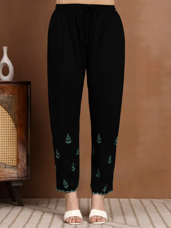 Black_&_Green_Hand_Embroidered_Chikankari_Rayon_Kurta_Set
