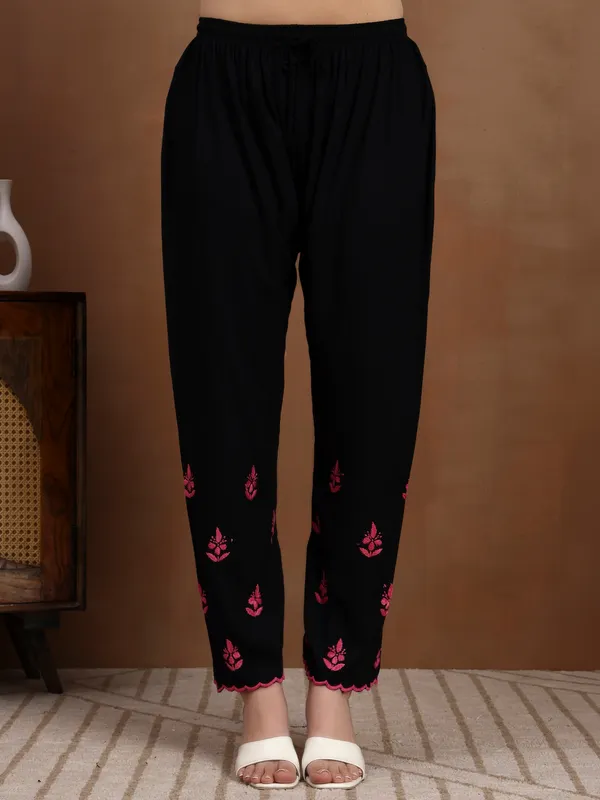 Black_&_Pink_Hand_Embroidered_Chikankari_Rayon_Kurta_Set
