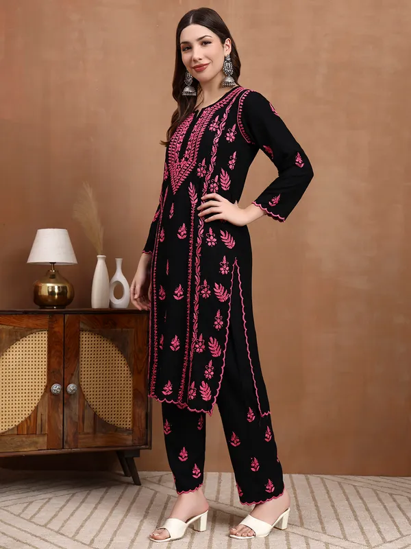 Black_&_Pink_Hand_Embroidered_Chikankari_Rayon_Kurta_Set