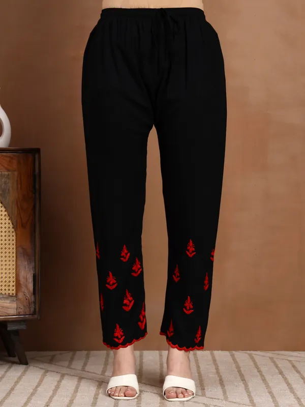 Black_&_Red_Hand_Embroidered_Chikankari_Rayon_Kurta_Set