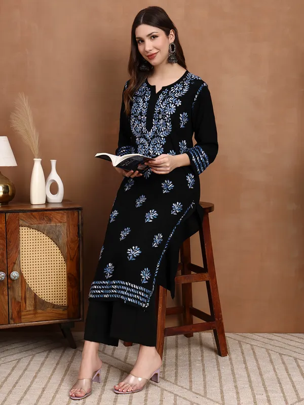 Blue_Petals_Handcrafted_Chikankari_Kurta