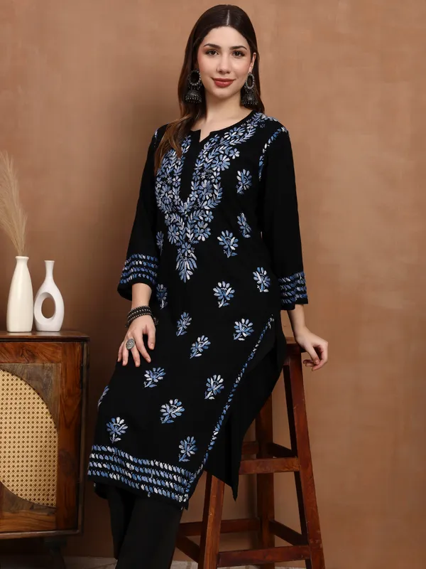 Blue_Petals_Handcrafted_Chikankari_Kurta