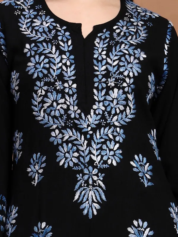 Blue_Petals_Handcrafted_Chikankari_Kurta