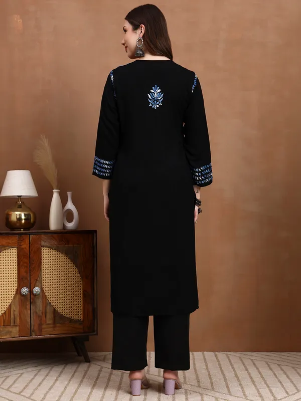 Blue_Petals_Handcrafted_Chikankari_Kurta