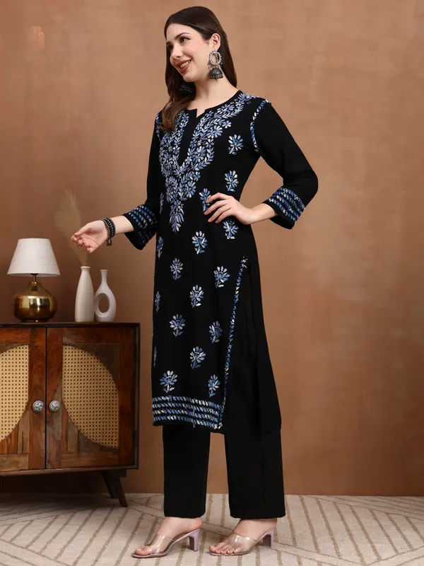 Blue_Petals_Handcrafted_Chikankari_Kurta