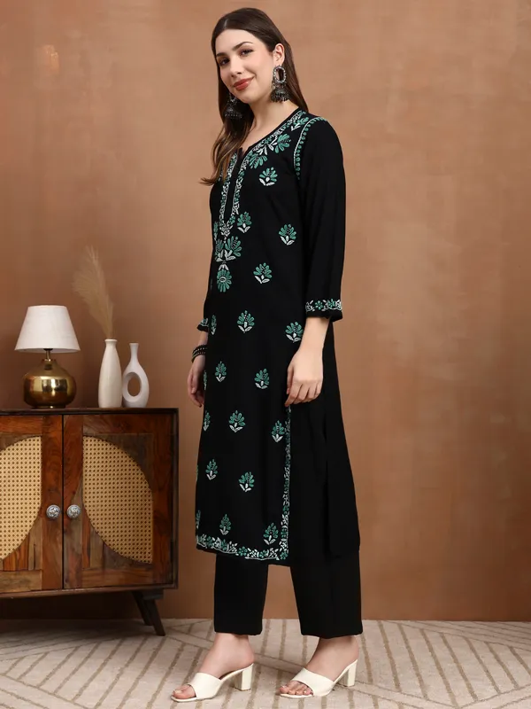 Black_Rayon_Chikankari_Kurta_with_Green_Floral_Hand_Embroidery