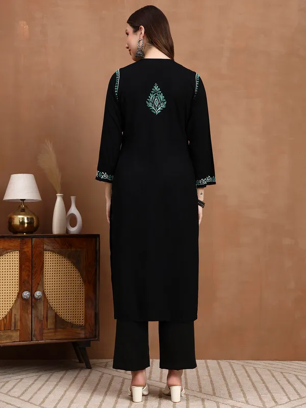 Black_Rayon_Chikankari_Kurta_with_Green_Floral_Hand_Embroidery