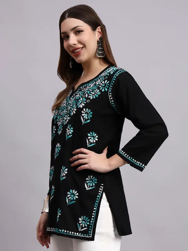 Syrish_Black_Base_Blue_Shaded_Cotton_Chikankari_Hand_Embroidered_Kurti