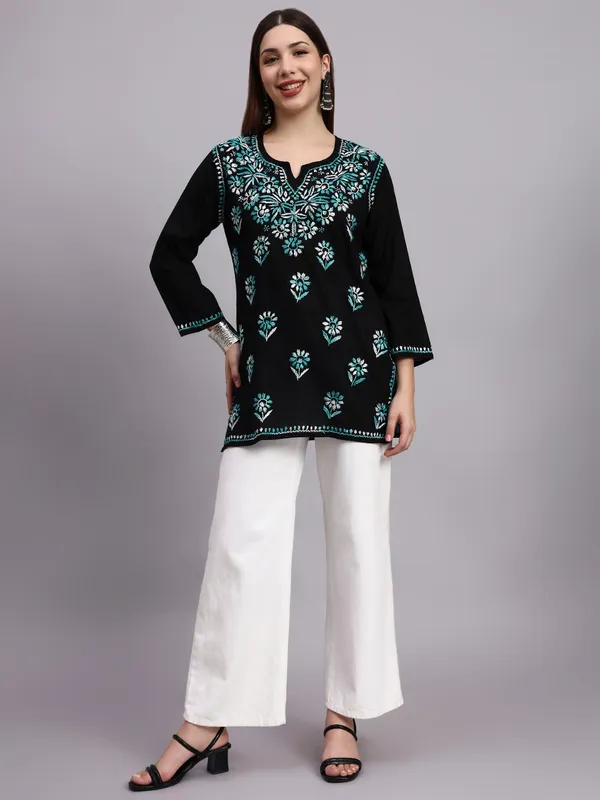 Syrish_Black_Base_Blue_Shaded_Cotton_Chikankari_Hand_Embroidered_Kurti