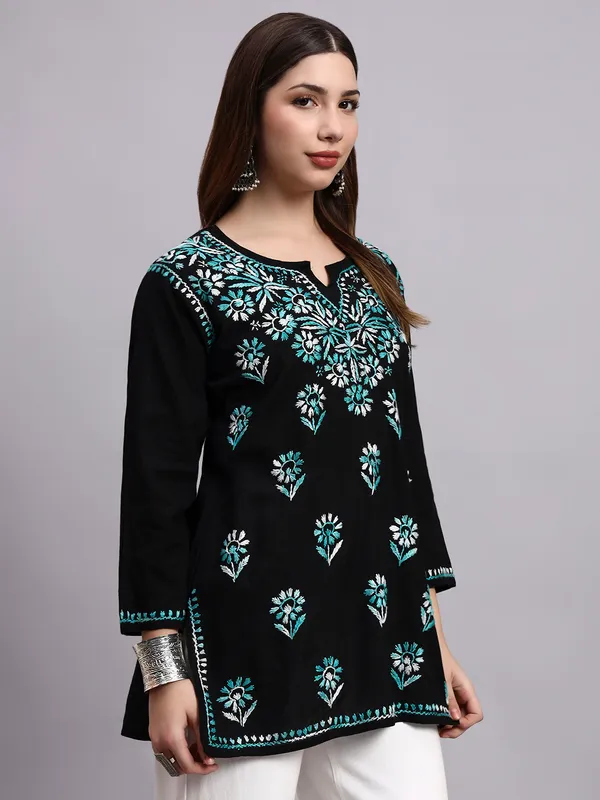 Syrish_Black_Base_Blue_Shaded_Cotton_Chikankari_Hand_Embroidered_Kurti