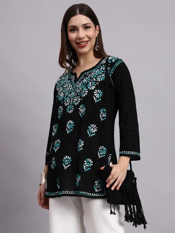 Syrish_Black_Base_Blue_Shaded_Cotton_Chikankari_Hand_Embroidered_Kurti