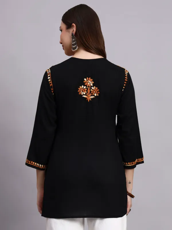 Syrish_Black_Base_Orange_Shaded_Cotton_Chikankari_Hand_Embroidered_Kurti