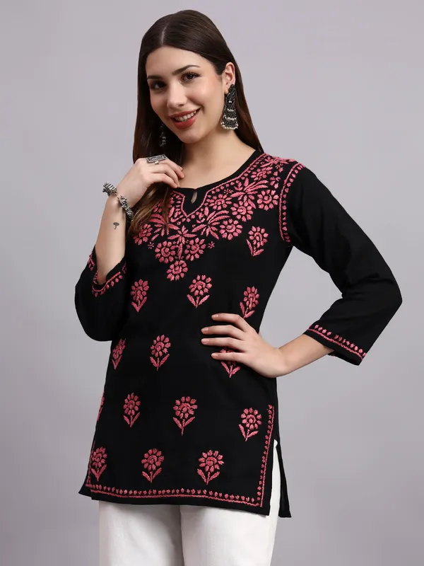 Syrish_Black_Base_Pink_color_Cotton_Chikankari_Hand_Embroidered_Kurti