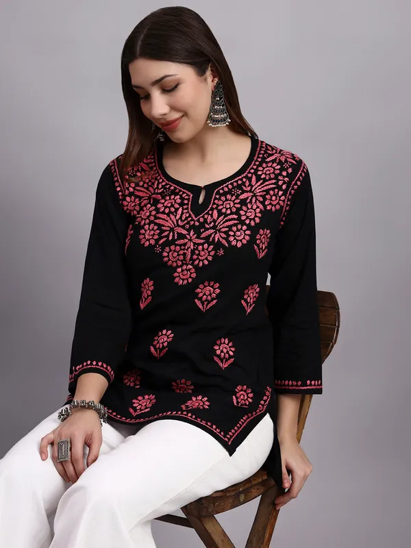 Syrish_Black_Base_Pink_color_Cotton_Chikankari_Hand_Embroidered_Kurti