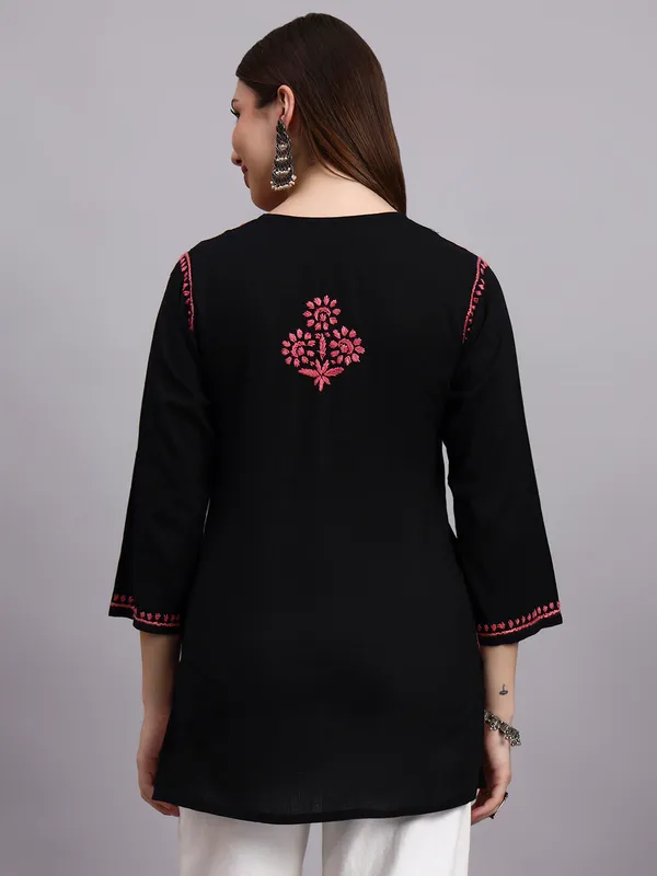 Syrish_Black_Base_Pink_color_Cotton_Chikankari_Hand_Embroidered_Kurti